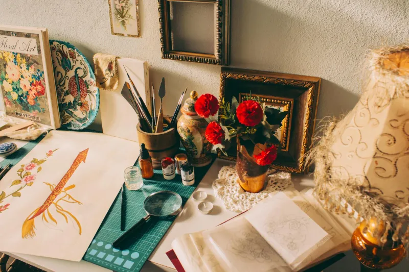 From Drawing Room to Dressing Room: The Vintage Wallpaper Revolution Wrapping Britain in Domestic Dreams